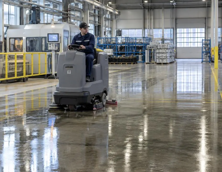 Piso industrial após limpeza técnica (imagem ilustrativa)